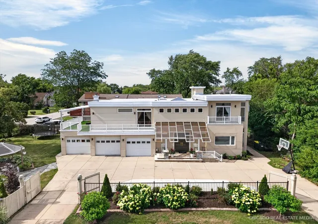 Photo 1 of Single family home for sale at 8650 W Davis St, Des Plaines, IL 60016 | MLS# 12776439 | Listing updated on 2026-10-05