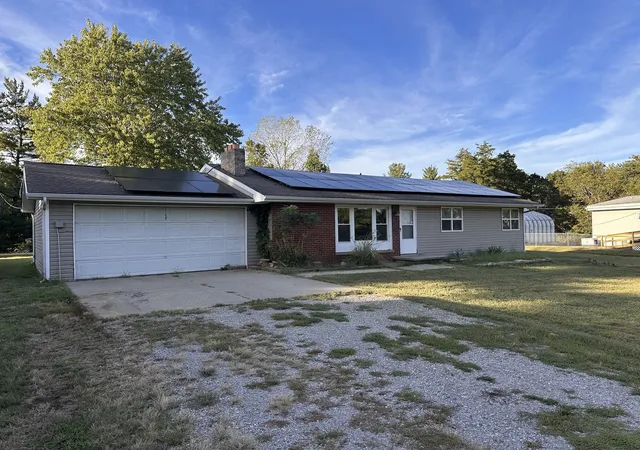 Photo 3 of Single family home for sale at 16 Turner Dr, Mt Vernon, IL 62864 | MLS# 12776440 | Listing updated on 2026-10-06