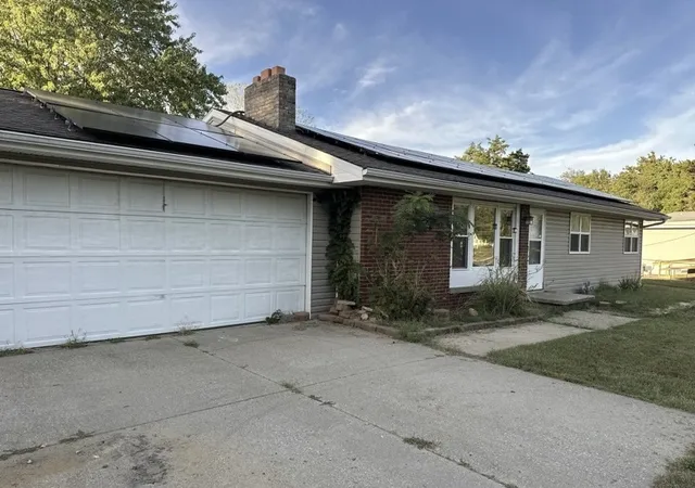 Photo 3 of Single family home for sale at 16 Turner Dr, Mt Vernon, IL 62864 | MLS# 12776440 | Listing updated on 2026-10-06