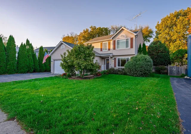 Photo 2 of Single family home for sale at 8314 Evergreen Ct, Fox Lake, IL 60020 | MLS# 12776451 | Listing updated on 2026-10-29