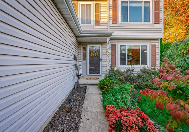 Photo 3 of Single family home for sale at 8314 Evergreen Ct, Fox Lake, IL 60020 | MLS# 12776451 | Listing updated on 2026-10-29