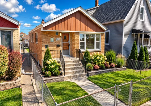Photo 2 of Single family home for sale at 5735 S Moody Ave, Chicago, IL 60638 | MLS# 12776454 | Listing updated on 2026-10-04
