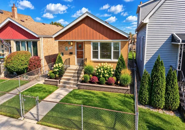 Photo 4 of Single family home for sale at 5735 S Moody Ave, Chicago, IL 60638 | MLS# 12776454 | Listing updated on 2026-10-04