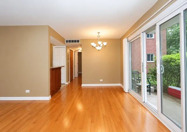 Listing Photo 4 - Condo for sale in building located at 10113 Old Orch Ct, Skokie, IL 60076 - Unit #103