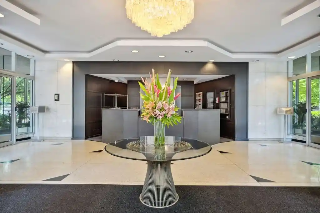 Listing Photo 2 - Condo for sale in 3950 N Lake Shore Dr located at 3950 N Lake Shore Dr, Chicago, IL 60613 - Unit #703