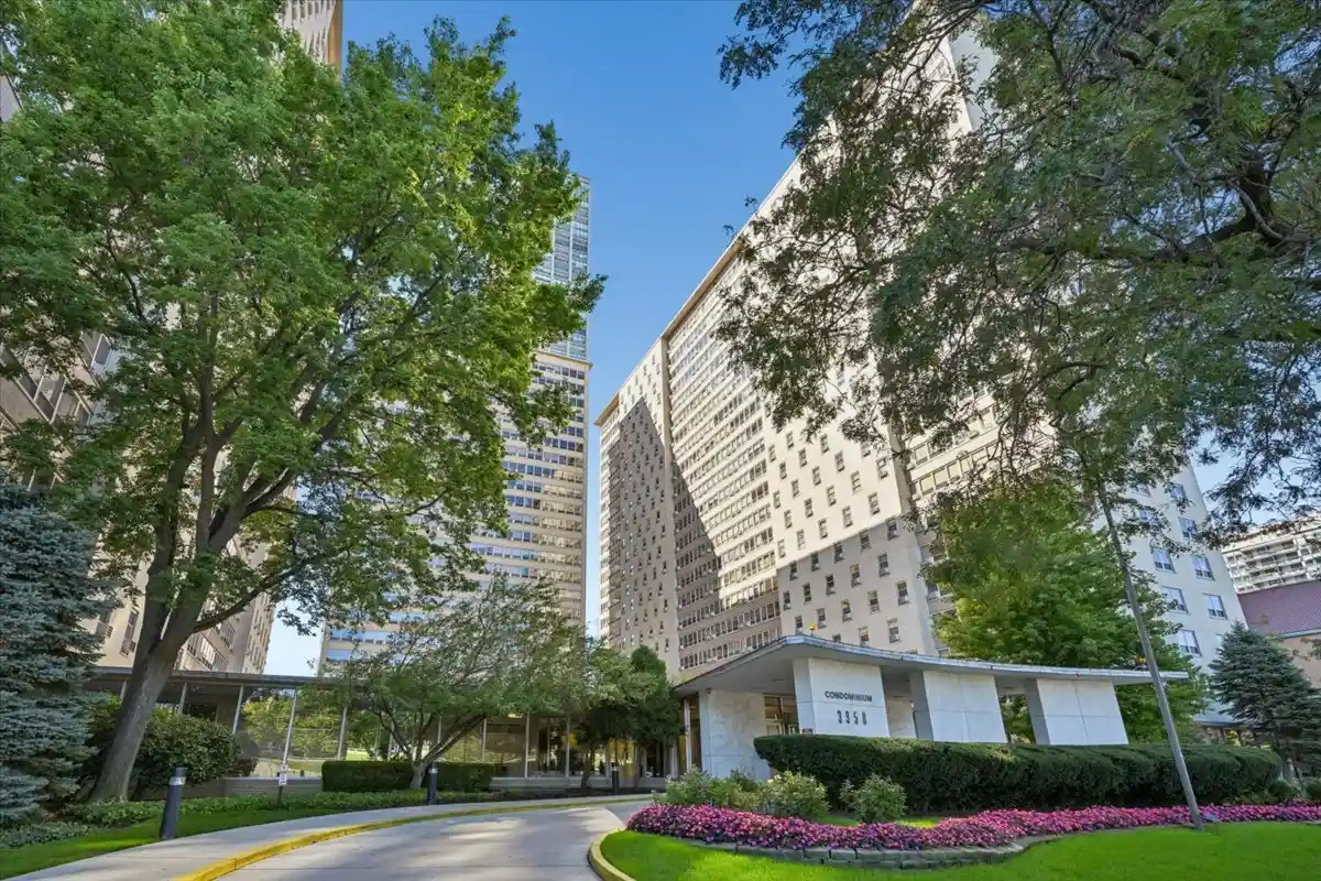 Listing Photo 29 - Condo for sale in 3950 N Lake Shore Dr located at 3950 N Lake Shore Dr, Chicago, IL 60613 - Unit #703