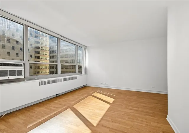 Photo 4 of Condo for sale at 3950 N Lake Shore Dr #703, Chicago, IL 60613 | MLS# 12776483 | Listing updated on 2026-10-09