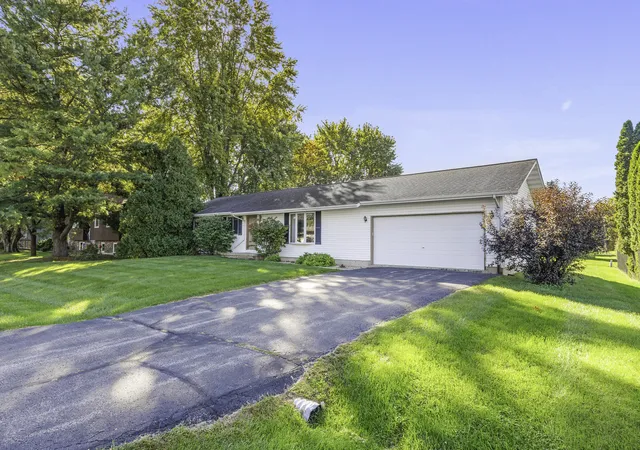 Photo 2 of Single family home for sale at 285 Legner St, Leland, IL 60531 | MLS# 12776486 | Listing updated on 2026-10-08