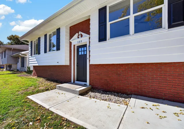 Photo 3 of Single family home for sale at 309 N Towanda Ave, Normal, IL 61761 | MLS# 12776487 | Listing updated on 2026-10-07