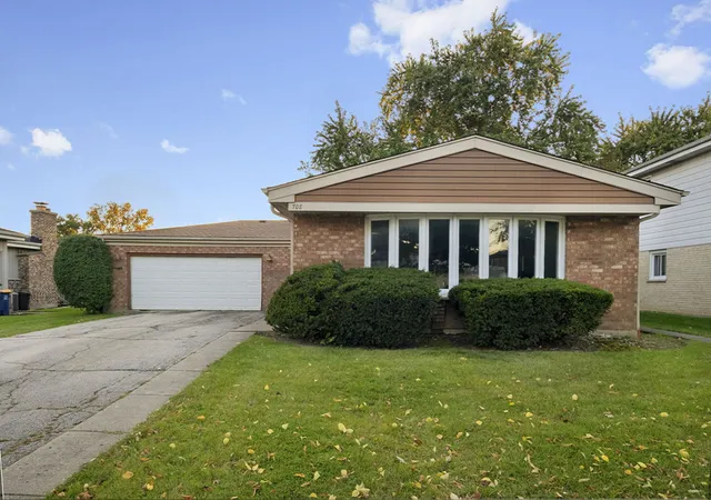 Photo 1 of Single family home for sale at 708 Barberry Rd, Highland Park, IL 60035 | MLS# 12776497 | Listing updated on 2026-10-06
