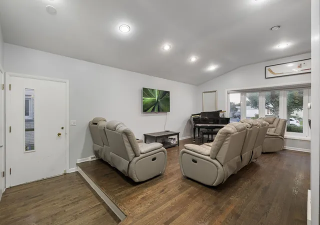 Photo 2 of Single family home for sale at 708 Barberry Rd, Highland Park, IL 60035 | MLS# 12776497 | Listing updated on 2026-10-06