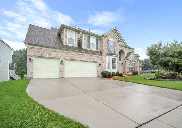 Photo 2 of Single family home for sale at 145 Rosewood Dr, Streamwood, IL 60107 | MLS# 12776501 | Listing updated on 2026-10-07