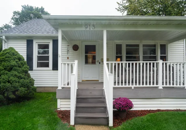Photo 2 of Single family home for sale at 913 N 12th Street, Rochelle, IL 61068 | MLS# 12776507 | Listing updated on 2026-10-05