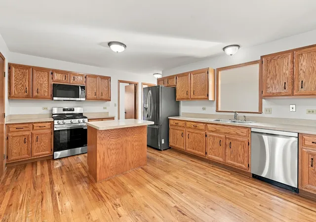 Photo 4 of Single family home for sale at 128 Bush Dr, Elwood, IL 60421 | MLS# 12776527 | Listing updated on 2026-10-27