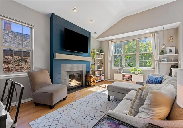 Photo 3 of Condo for sale at 2710 W Haddon Ave #3, Chicago, IL 60622 | MLS# 12776536 | Listing updated on 2026-10-08