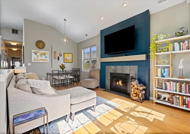 Photo 4 of Condo for sale at 2710 W Haddon Ave #3, Chicago, IL 60622 | MLS# 12776536 | Listing updated on 2026-10-08