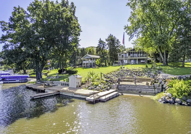 Photo 3 of Single family home for sale at 24 Holiday Dr, Lake Holiday, IL 60552 | MLS# 12776542 | Listing updated on 2026-10-09