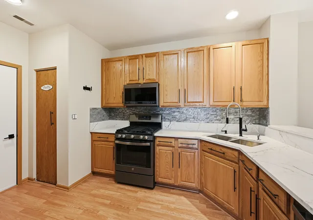 Photo 4 of Townhouse for sale at 2051 Village View Dr, Yorkville, IL 60560 | MLS# 12776547 | Listing updated on 2026-10-17