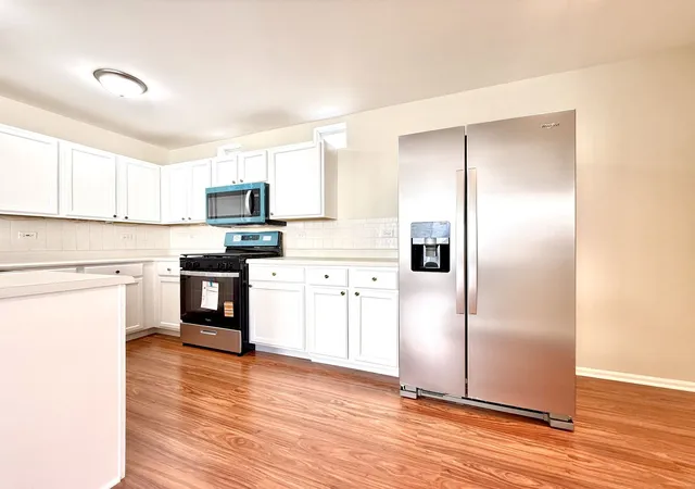 Photo 4 of Single family home for sale at 140 Mountain Laurel Ct, Romeoville, IL 60446 | MLS# 12776549 | Listing updated on 2026-10-05