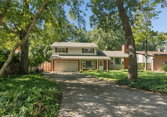 Photo 1 of Single family home for sale at 17914 S Hood Ave, Homewood, IL 60430 | MLS# 12776559 | Listing updated on 2026-10-06