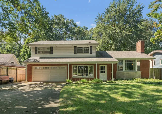 Photo 2 of Single family home for sale at 17914 S Hood Ave, Homewood, IL 60430 | MLS# 12776559 | Listing updated on 2026-10-06