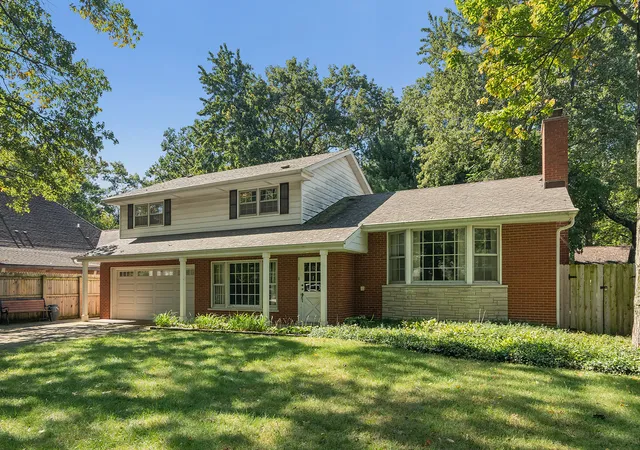Photo 3 of Single family home for sale at 17914 S Hood Ave, Homewood, IL 60430 | MLS# 12776559 | Listing updated on 2026-10-06