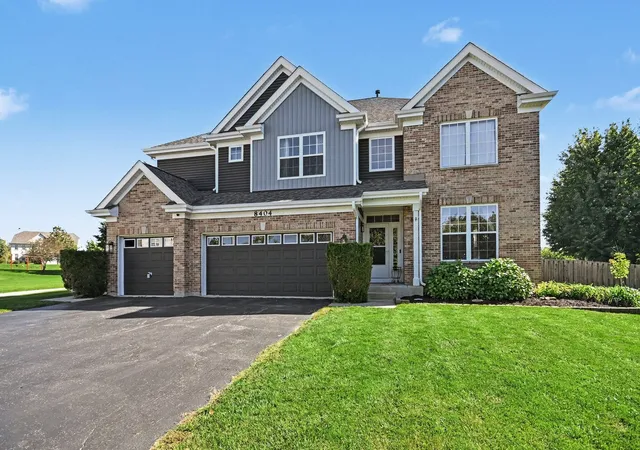 Photo 2 of Single family home for sale at 8404 Hanbury Ct, Joliet, IL 60431 | MLS# 12776587 | Listing updated on 2026-10-07