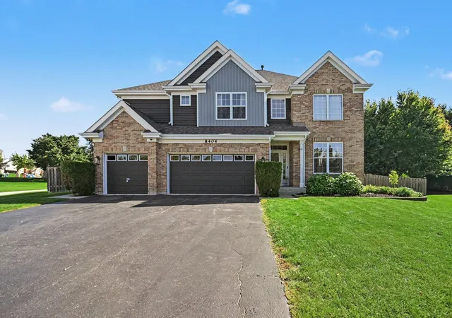 Photo 3 of Single family home for sale at 8404 Hanbury Ct, Joliet, IL 60431 | MLS# 12776587 | Listing updated on 2026-10-07