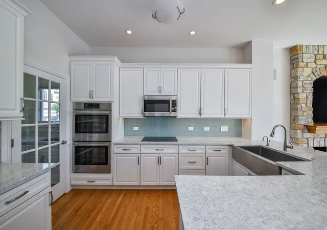 Photo 4 of Townhouse for sale at 2427 Ridgewood Ct, Aurora, IL 60502 | MLS# 12776592 | Listing updated on 2026-10-08