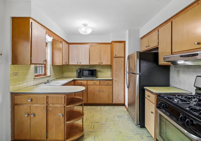 Photo 4 of House for sale at 6046 W Miami Ave, Chicago, IL 60646 | MLS# 12776596 | Listing updated on 2026-10-20