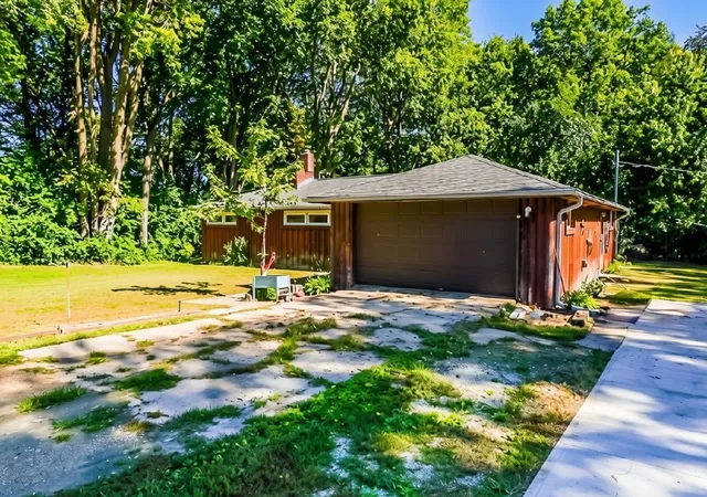 Photo 1 of Single family home for sale at 1516 Hunter St, Sterling, IL 61081 | MLS# 12776597 | Listing updated on 2026-10-07