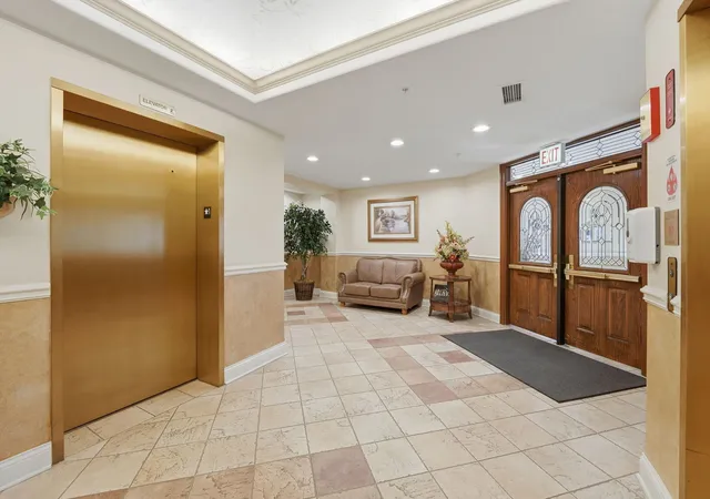 Photo 3 of Condo for sale at 1 Itasca Pl #214, Itasca, IL 60143 | MLS# 12776609 | Listing updated on 2026-10-06