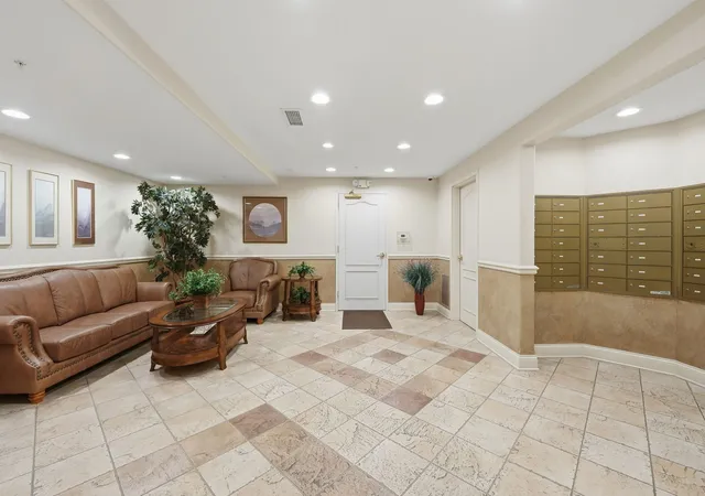 Photo 4 of Condo for sale at 1 Itasca Pl #214, Itasca, IL 60143 | MLS# 12776609 | Listing updated on 2026-10-06