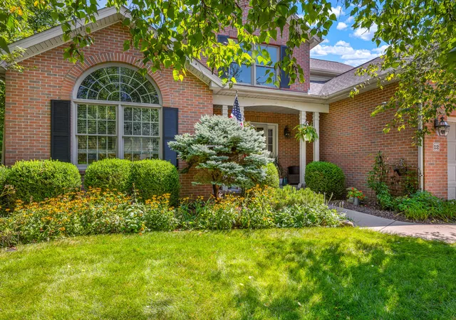 Photo 2 of Single family home for sale at 12 Stonehedges Ct, Bloomington, IL 61705 | MLS# 12776610 | Listing updated on 2026-10-07