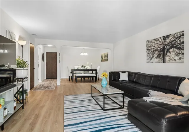 Listing Photo 4 - Condo for sale in building located at 2300 W Talcott Rd, Park Ridge, IL 60068 - Unit #2B1