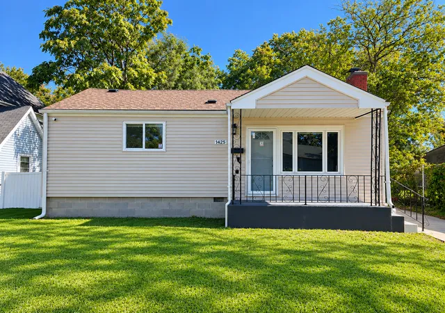 Photo 2 of Single family home for sale at 14925 Riverside Dr, South Holland, IL 60473 | MLS# 12776632 | Listing updated on 2026-10-04