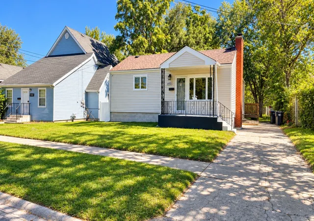 Photo 3 of Single family home for sale at 14925 Riverside Dr, South Holland, IL 60473 | MLS# 12776632 | Listing updated on 2026-10-04