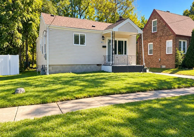 Photo 3 of Single family home for sale at 14925 Riverside Dr, South Holland, IL 60473 | MLS# 12776632 | Listing updated on 2026-10-04