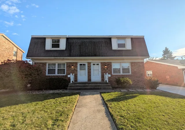 Photo 1 of Multi family home for sale at 307 Robinhood Ln, Bloomington, IL 61701 | MLS# 12776658 | Listing updated on 2026-10-30