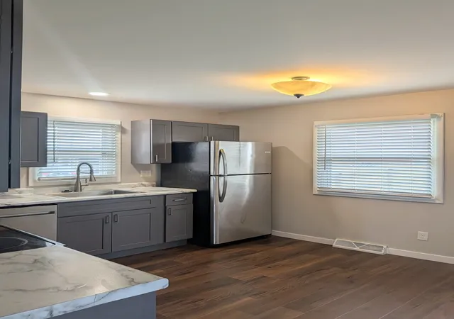 Photo 3 of House for sale at 307 Robinhood Ln, Bloomington, IL 61701 | MLS# 12776658 | Listing updated on 2026-10-30