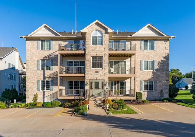 Listing Photo 1 - Condo for sale in building located at 3052 Holiday Ct, Bettendorf, IA 52722 - Unit #5