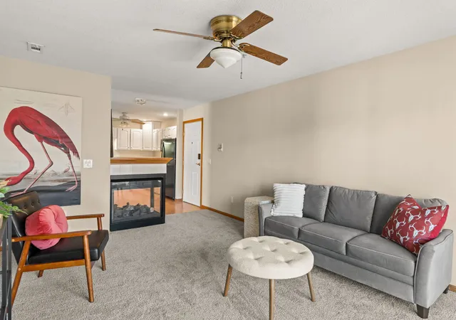 Listing Photo 3 - Condo for sale in building located at 3052 Holiday Ct, Bettendorf, IA 52722 - Unit #5