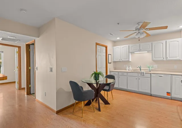 Listing Photo 5 - Condo for sale in building located at 3052 Holiday Ct, Bettendorf, IA 52722 - Unit #5