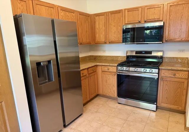 Photo 4 of Condo for sale at 1971 Golden Gate Ln #1971, Naperville, IL 60563 | MLS# 12776687 | Listing updated on 2026-10-20