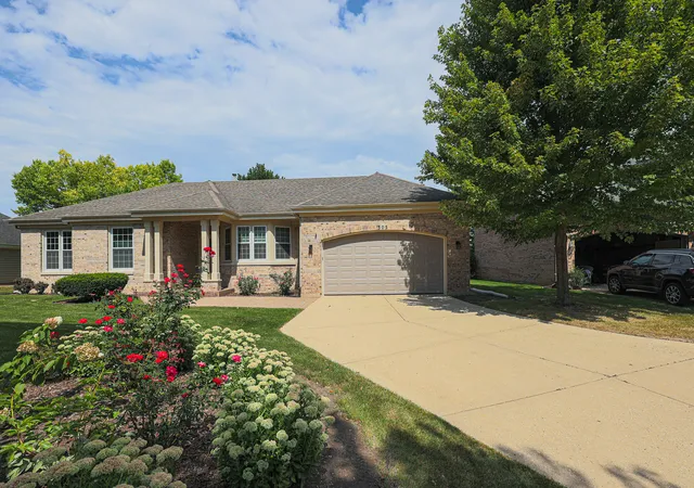 Single family home for sale at 305 Torrington Dr, Bloomingdale, IL 60108 | MLS# 12776700