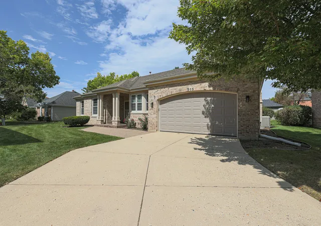 Photo 2 of Single family home for sale at 305 Torrington Dr, Bloomingdale, IL 60108 | MLS# 12776700 | Listing updated on 2026-10-09