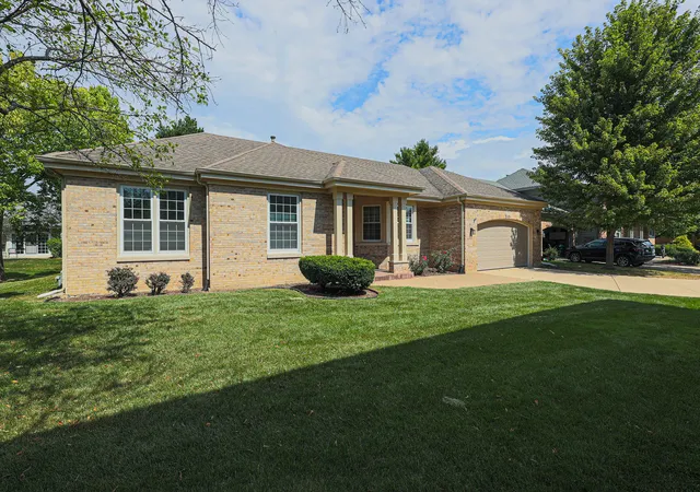 Photo 3 of Single family home for sale at 305 Torrington Dr, Bloomingdale, IL 60108 | MLS# 12776700 | Listing updated on 2026-10-09