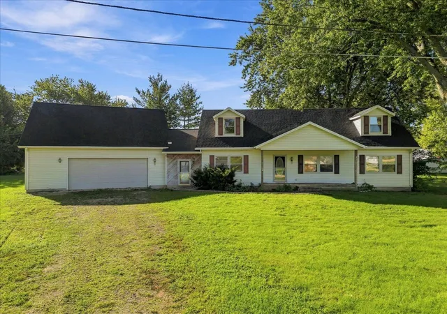 Photo 2 of Single family home for sale at 147 W Hubbard St, Amboy, IL 61310 | MLS# 12776710 | Listing updated on 2026-10-07