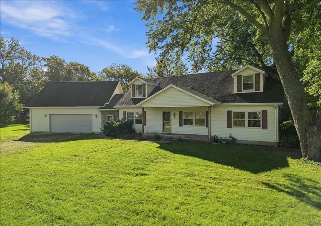 Photo 3 of Single family home for sale at 147 W Hubbard St, Amboy, IL 61310 | MLS# 12776710 | Listing updated on 2026-10-07
