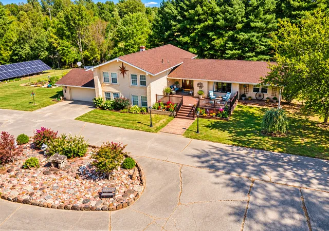 Photo 1 of Single family home for sale at 62 Hines Rd, Murphysboro, IL 62966 | MLS# 12776722 | Listing updated on 2026-10-06